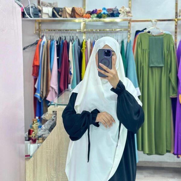 طقم بتنورة